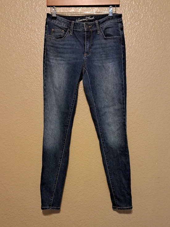 Universal Thread Denim - Universal Thread Women's Mid-Rise Dark Wash Skinny Jeans. Size 6/28R.
